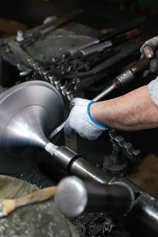 Hand-Spun Aluminum: Craftsmanship Behind Every RETRO THINC Lamp